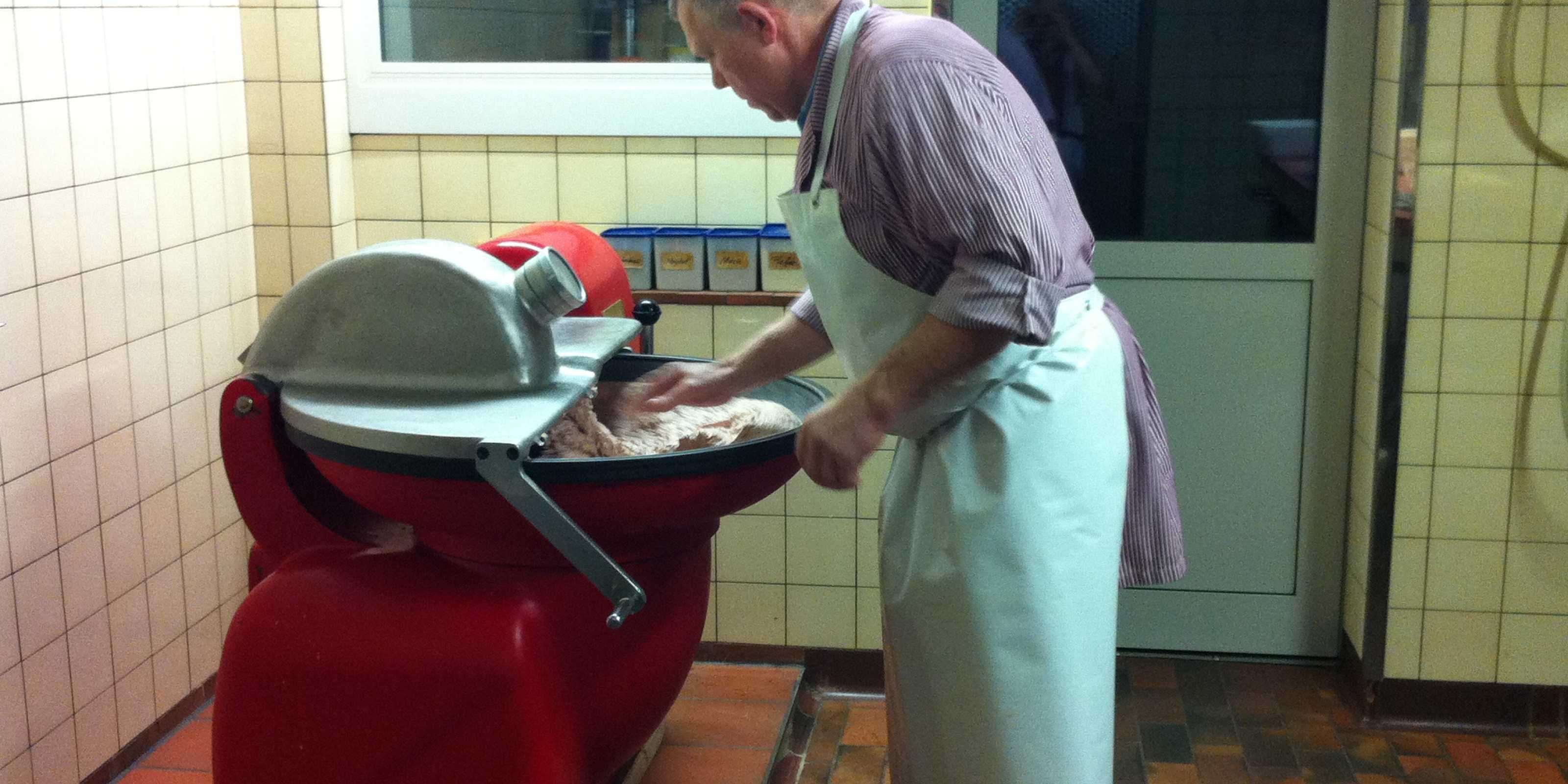 Brät, Wurstherstellung, Wurstbrät, Produktion, Handwerk, Bratwurst